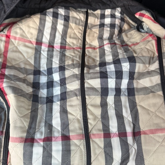 Burberry Black Quilted Puffer Jacket with Belt - Picture 4 of 4